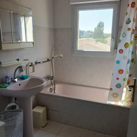 2 Pièces Terrasse 39m2 à 500m De La Apartamento