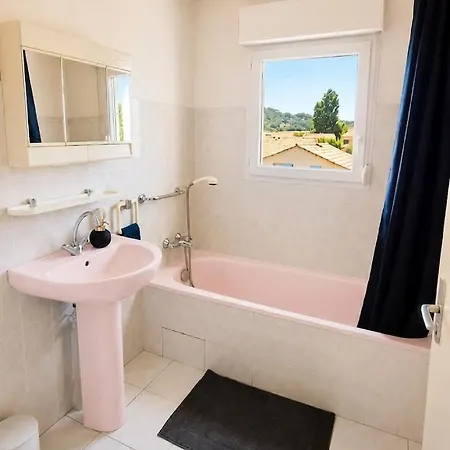 Apartamento 2 Pièces Terrasse 39m2 à 500m De La Le Lavandou